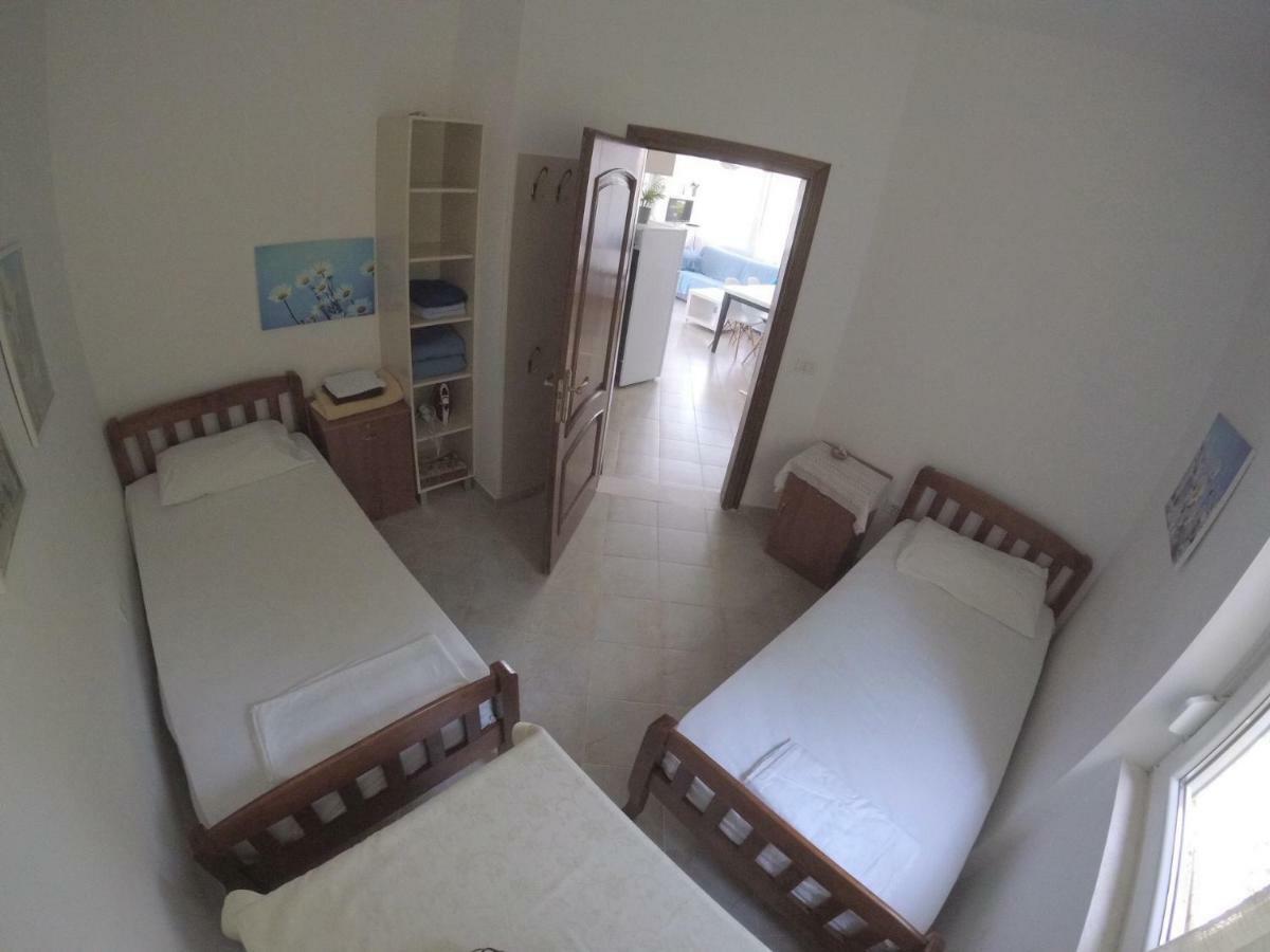 בורש Villa Goxhi מראה חיצוני תמונה
