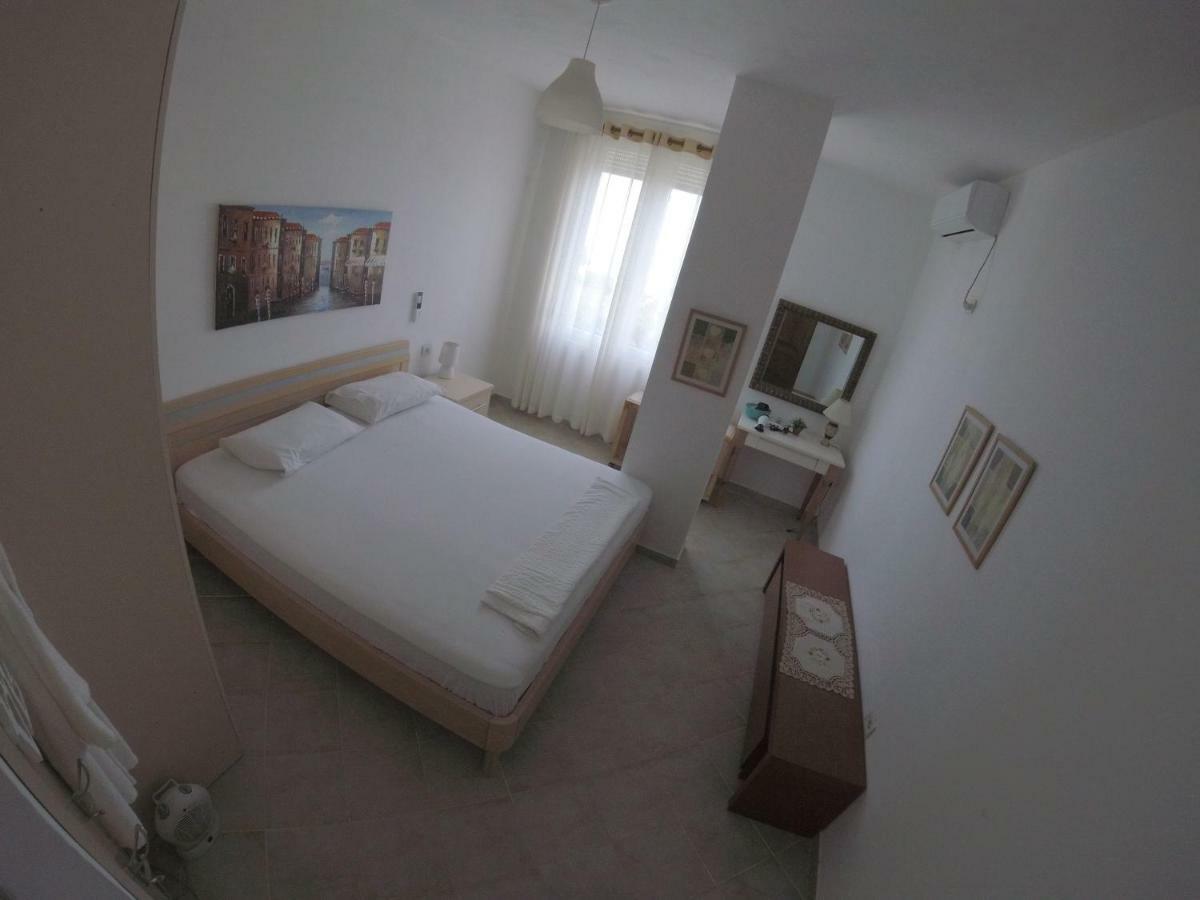 בורש Villa Goxhi מראה חיצוני תמונה